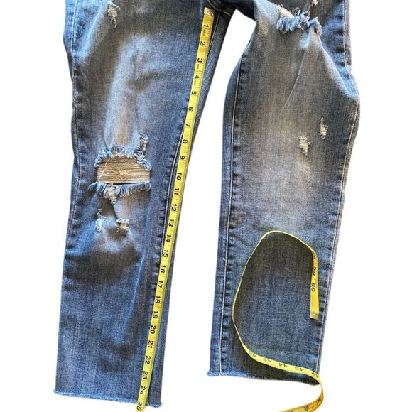 Risen High waist, distressed jeans with raw hem. Size 30 - Picture 9 of 9
